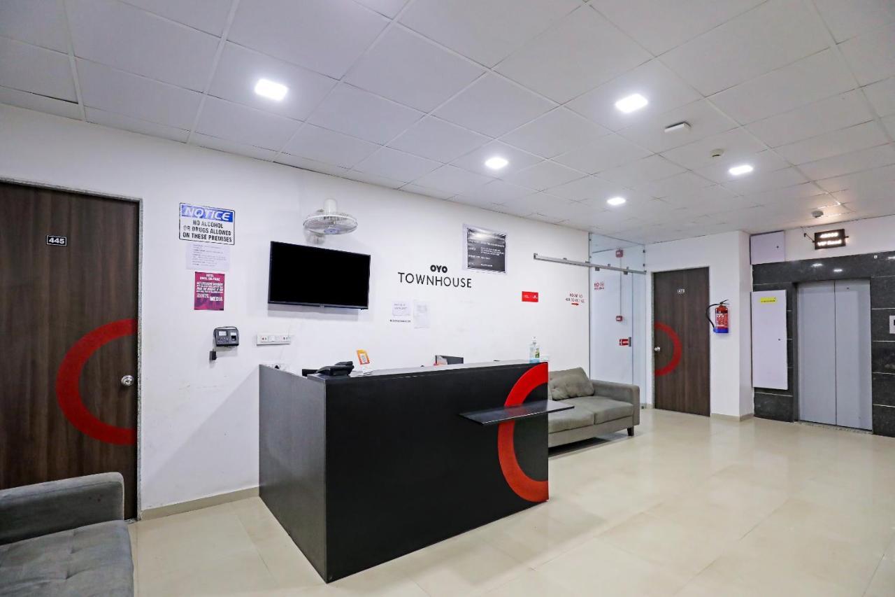 Hotel Gokul Solitaire, Surat Bhatha Luaran gambar