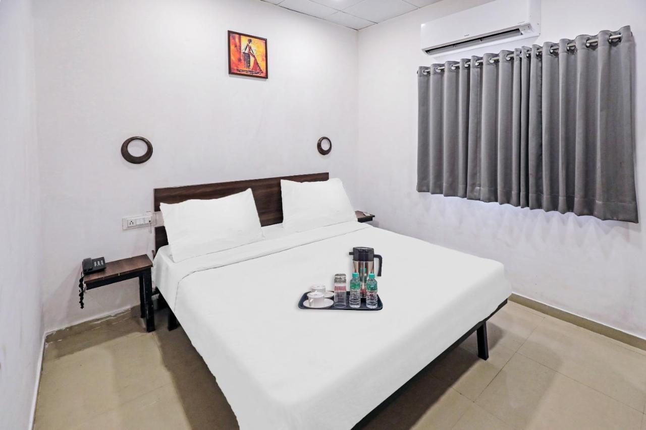 Hotel Gokul Solitaire, Surat Bhatha Luaran gambar