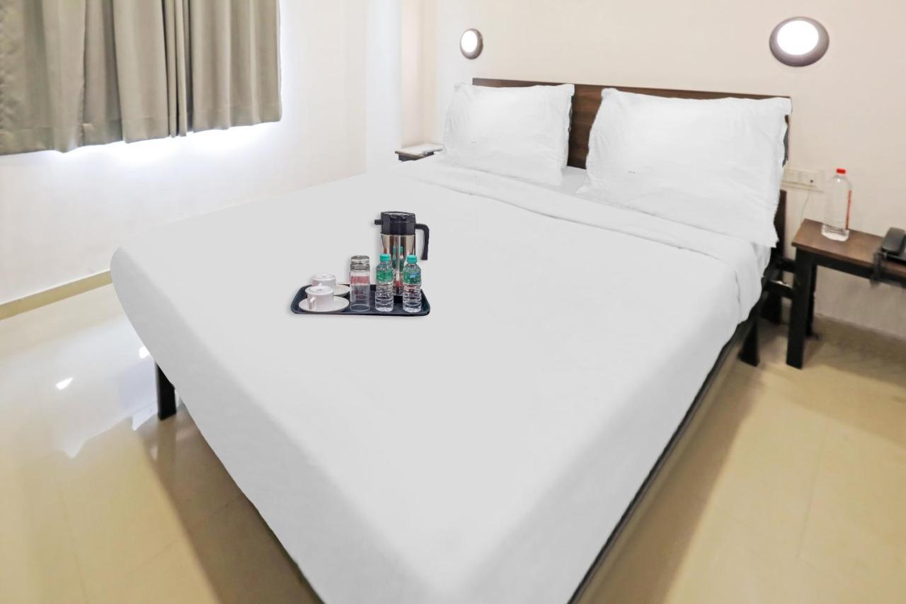 Hotel Gokul Solitaire, Surat Bhatha Luaran gambar