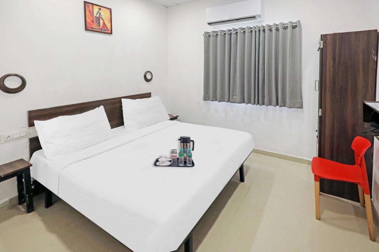 Hotel Gokul Solitaire, Surat Bhatha Luaran gambar