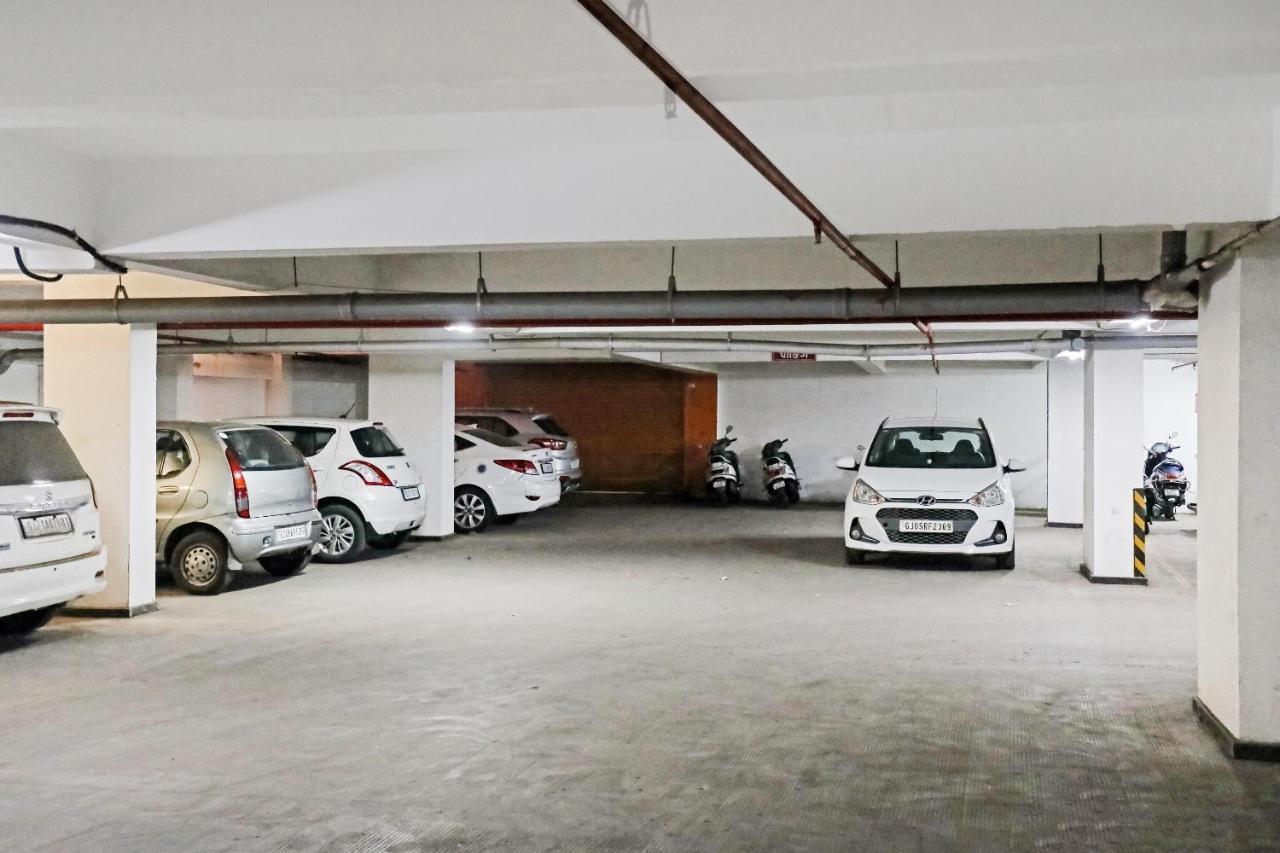 Hotel Gokul Solitaire, Surat Bhatha Luaran gambar
