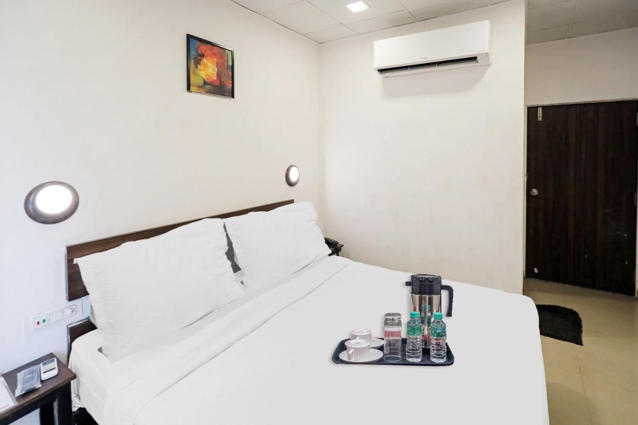 Hotel Gokul Solitaire, Surat Bhatha Luaran gambar