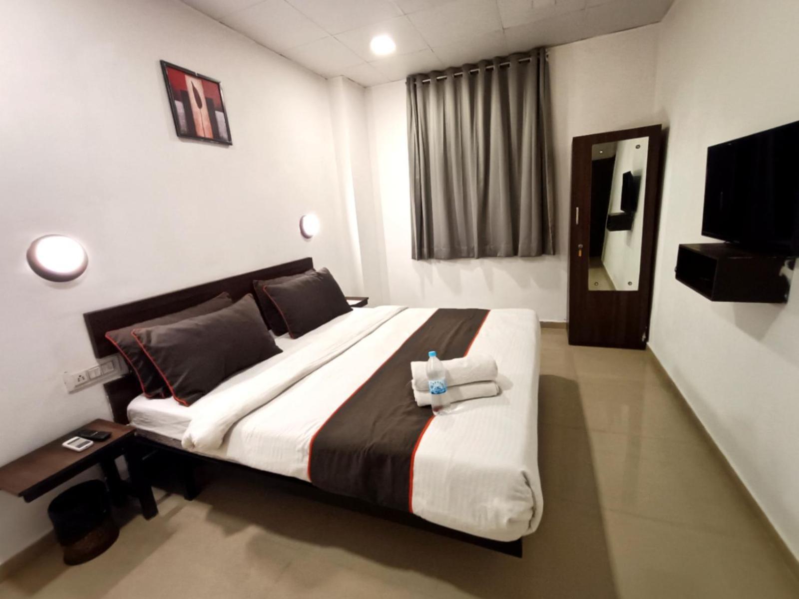 Hotel Gokul Solitaire, Surat Bhatha Luaran gambar