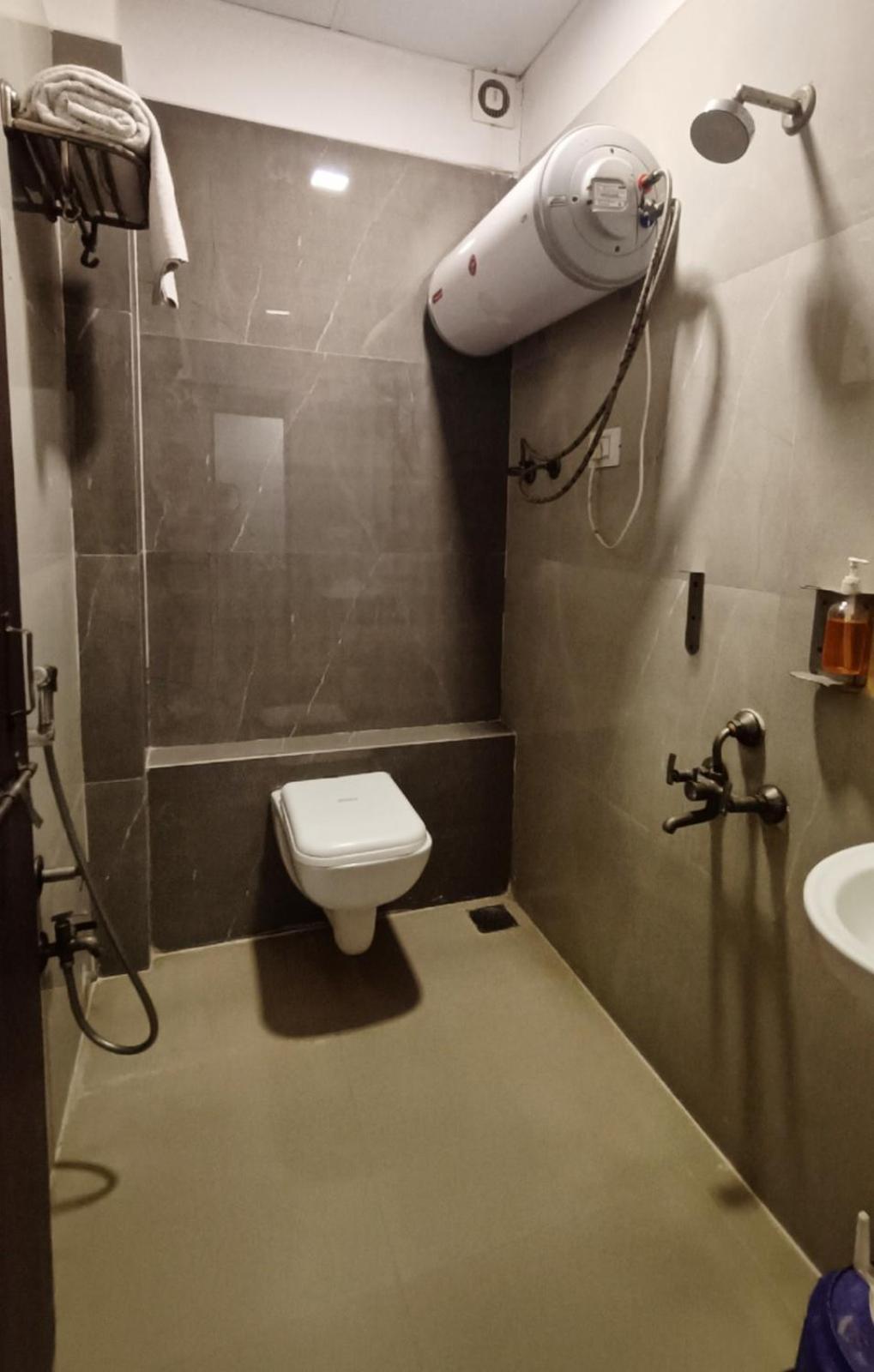 Hotel Gokul Solitaire, Surat Bhatha Luaran gambar
