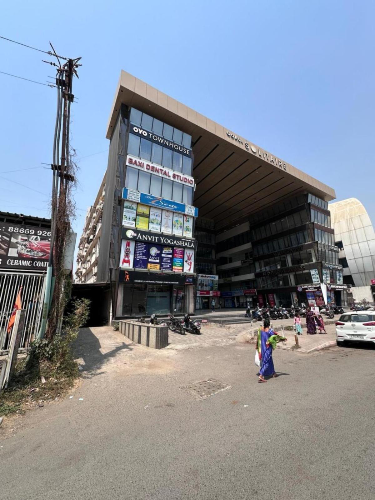 Hotel Gokul Solitaire, Surat Bhatha Luaran gambar