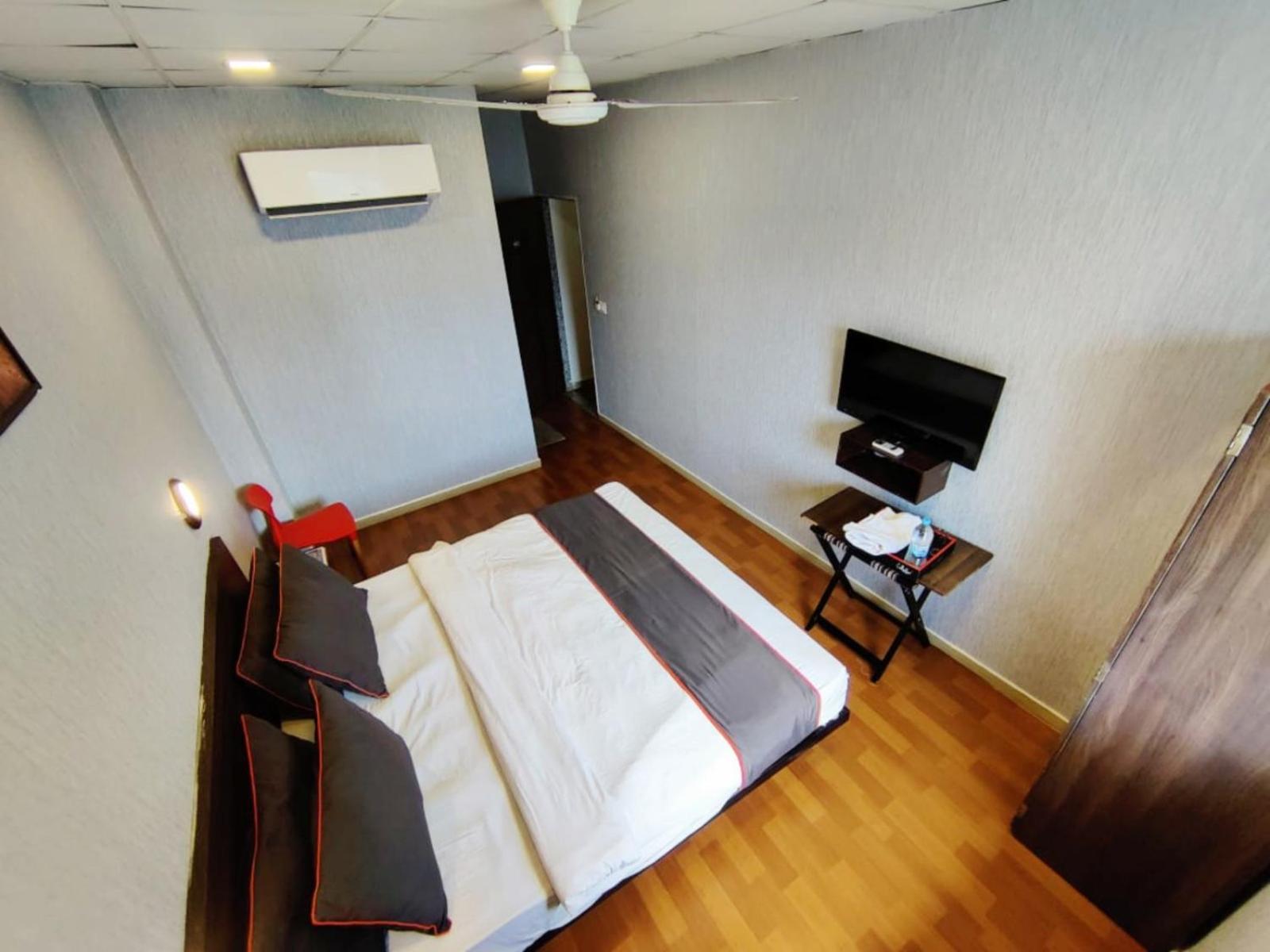 Hotel Gokul Solitaire, Surat Bhatha Luaran gambar