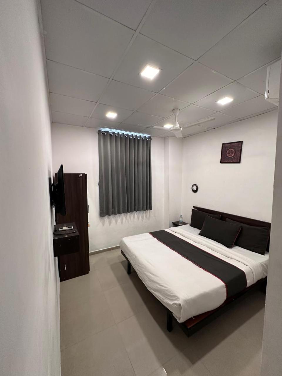 Hotel Gokul Solitaire, Surat Bhatha Luaran gambar